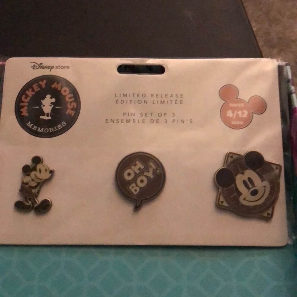 Disney April Mickey memories pin set